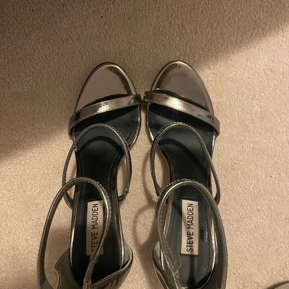 Steve Madden strappy silver stiletto heels - Picture 4 of 4